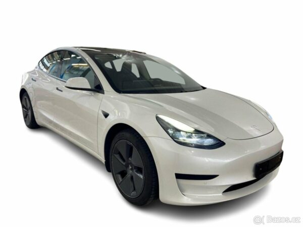 Bílá Tesla model 3 Standart Range 2021